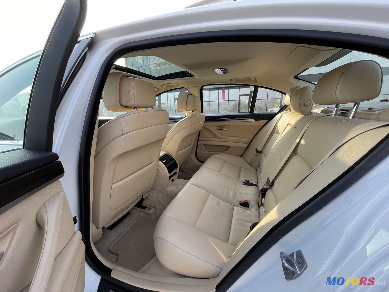 2013' BMW 5 Series photo #6