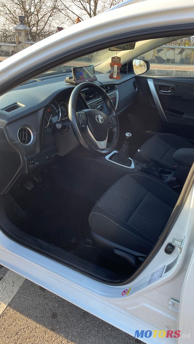 2015' Toyota Auris photo #5