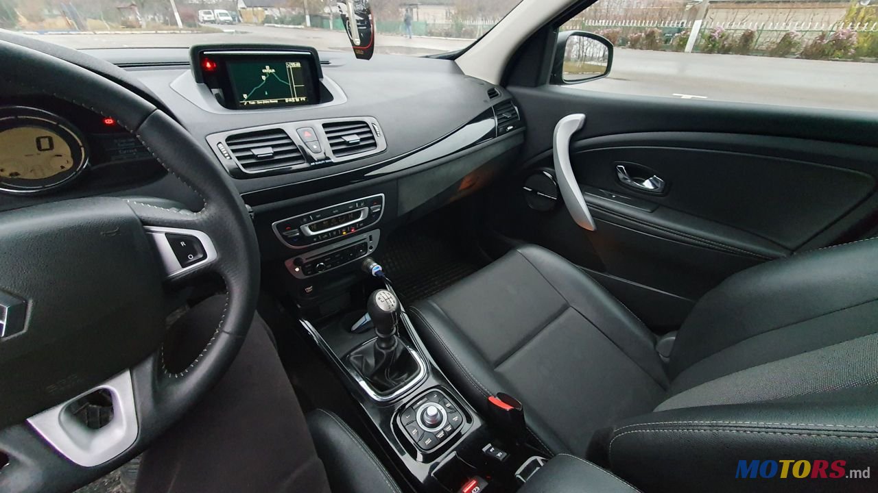 2012' Renault Megane photo #6