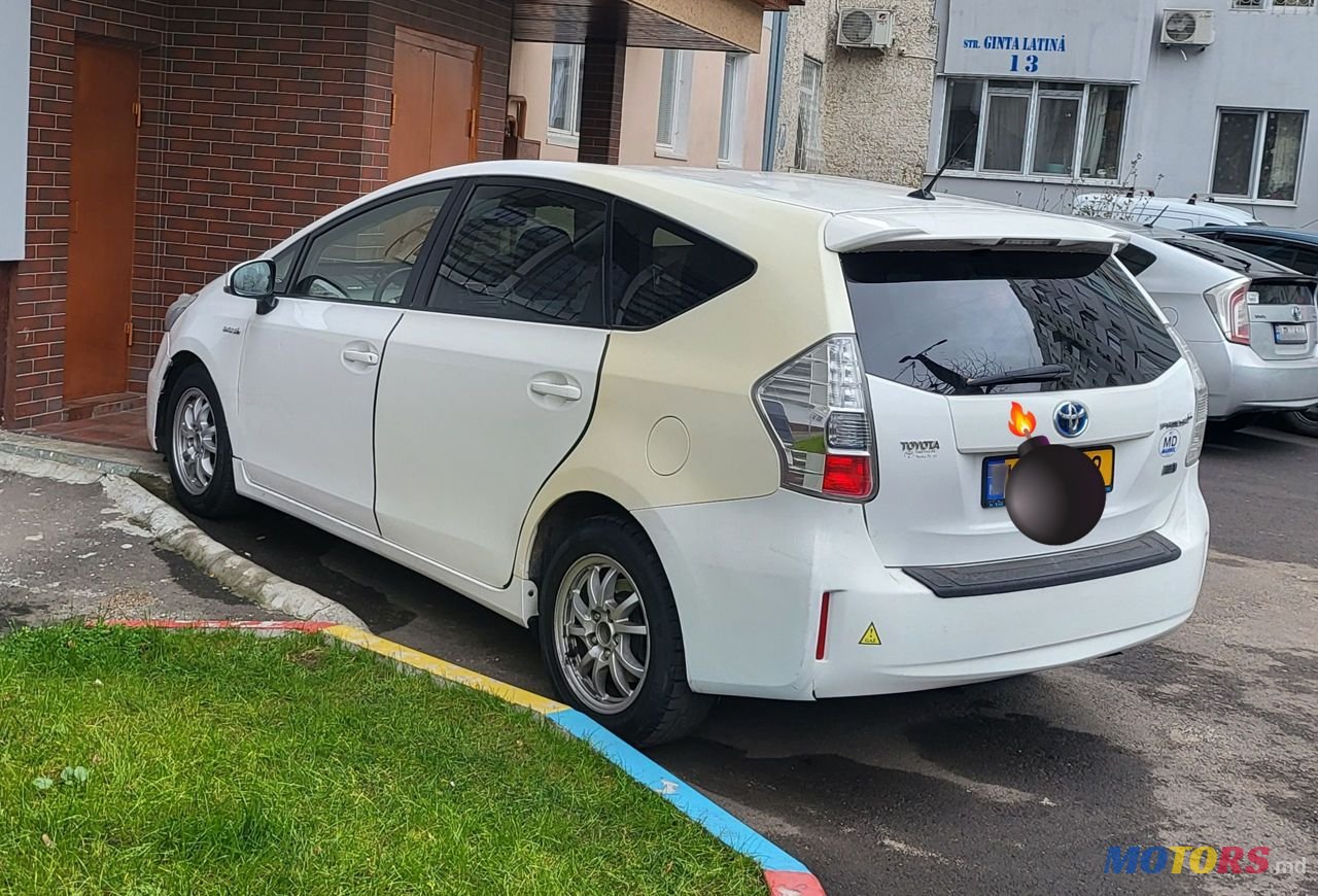 2013' Toyota Prius + photo #2