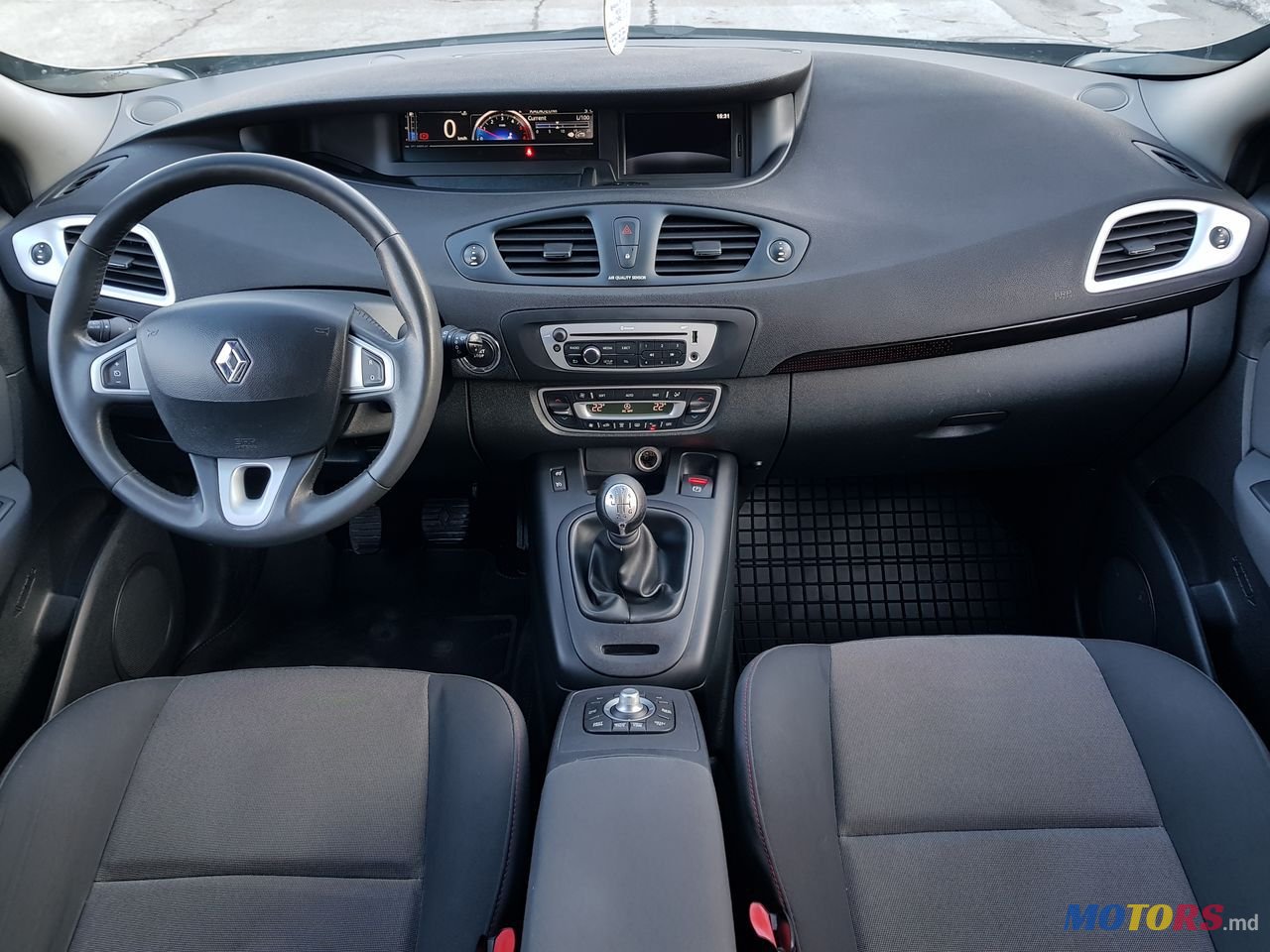 2012' Renault Grand Scenic photo #5