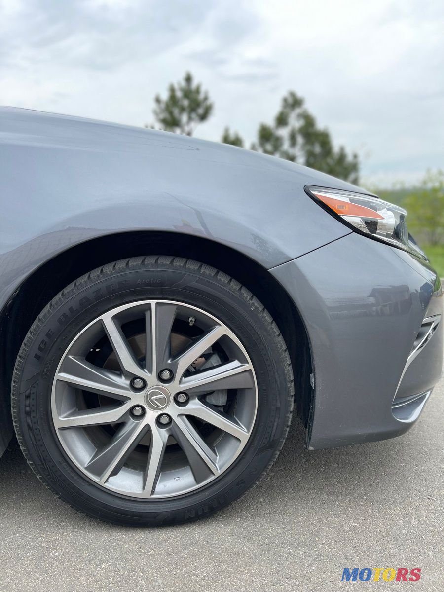 2016' Lexus Es Series photo #5