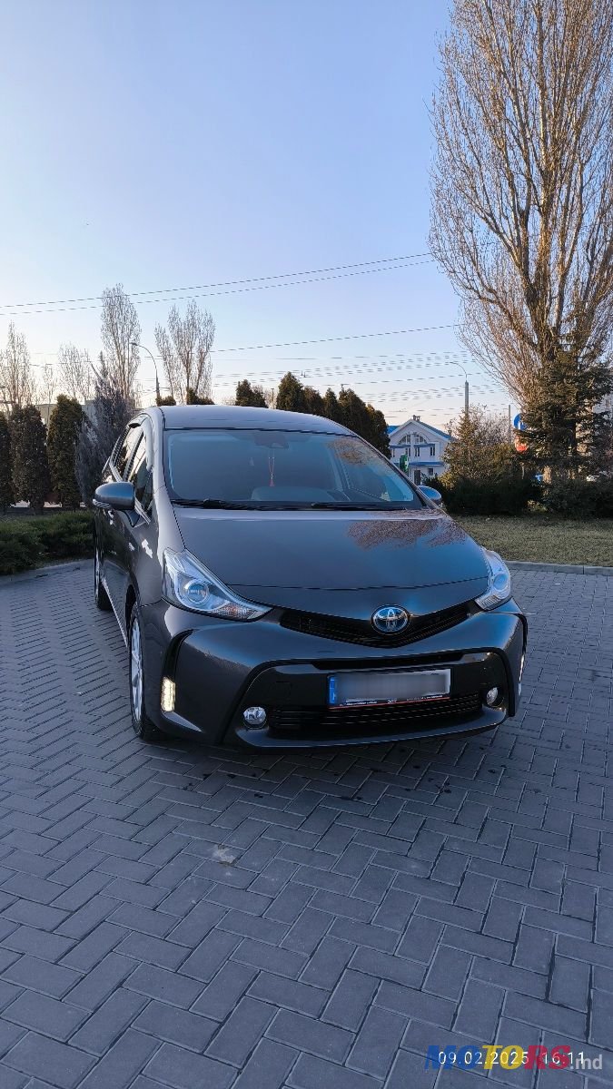 2018' Toyota Prius + photo #1