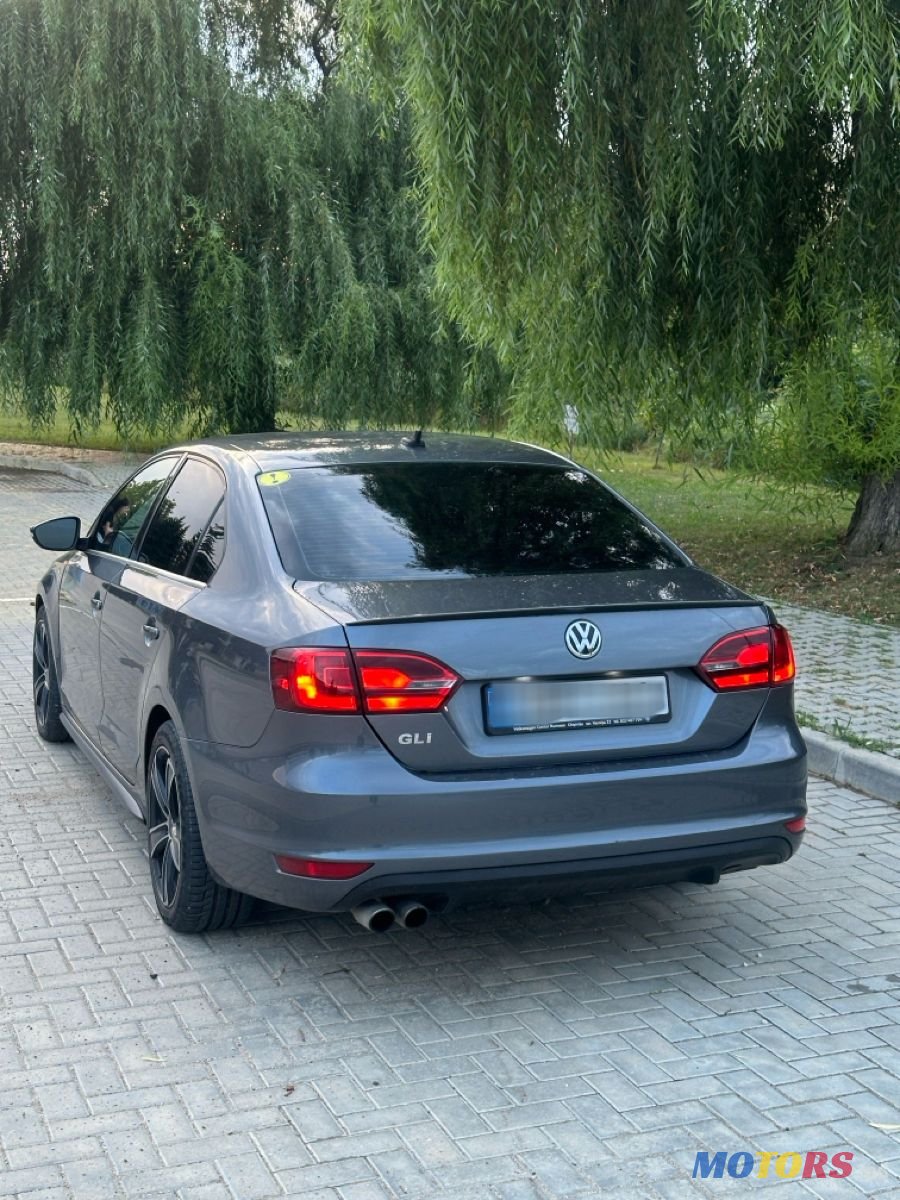 2012' Volkswagen Jetta photo #3