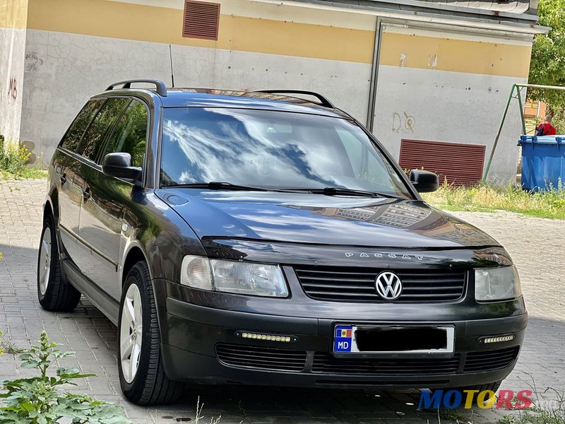 2000' Volkswagen Passat photo #2