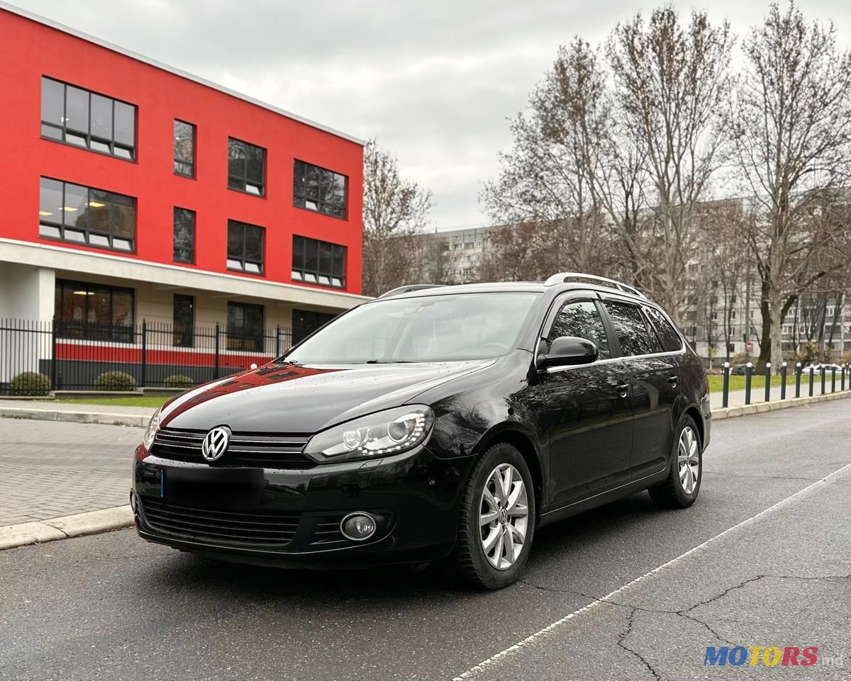 2011' Volkswagen Golf photo #1