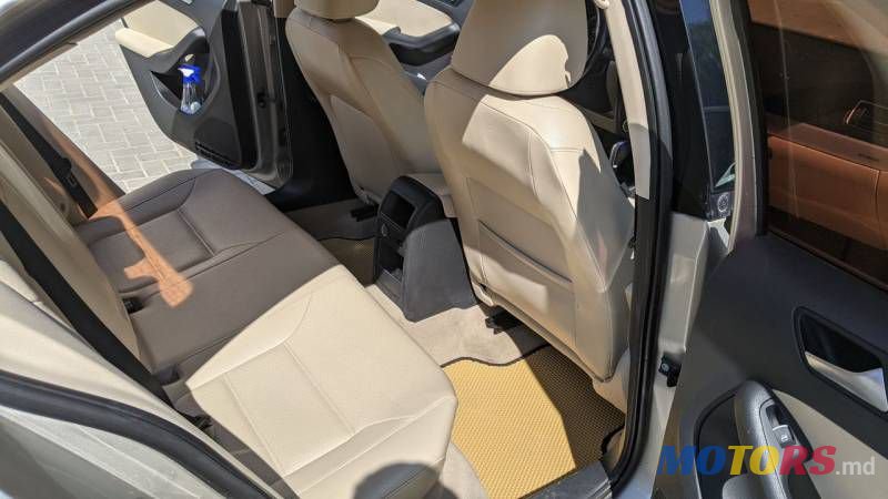 2013' Volkswagen Jetta photo #3