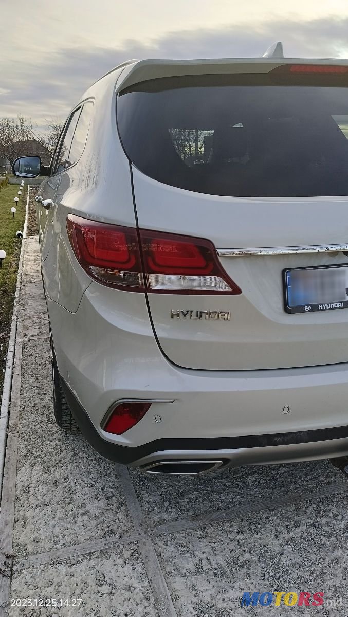 2017' Hyundai Santa Fe photo #4