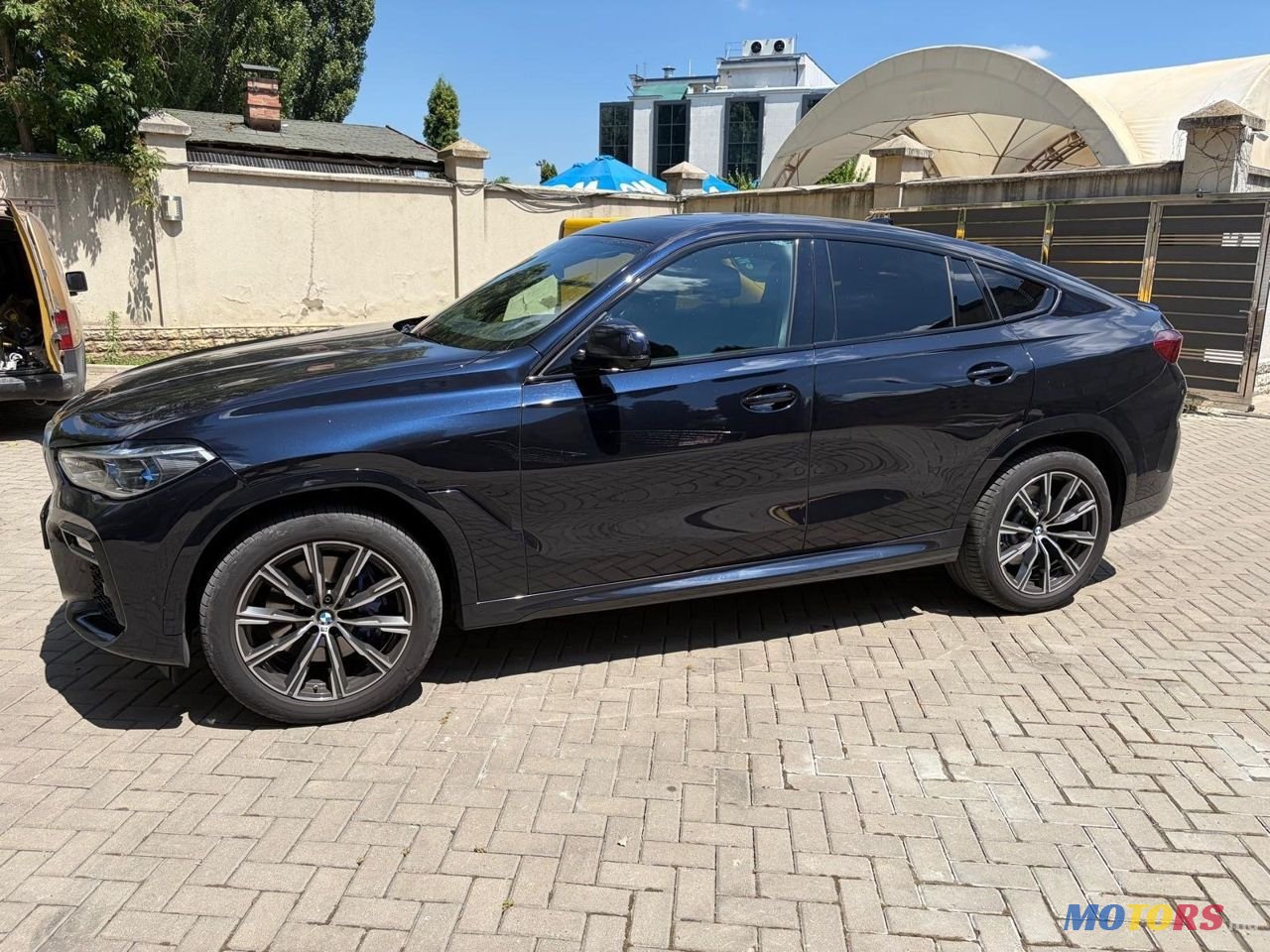 2021' BMW X6 photo #1