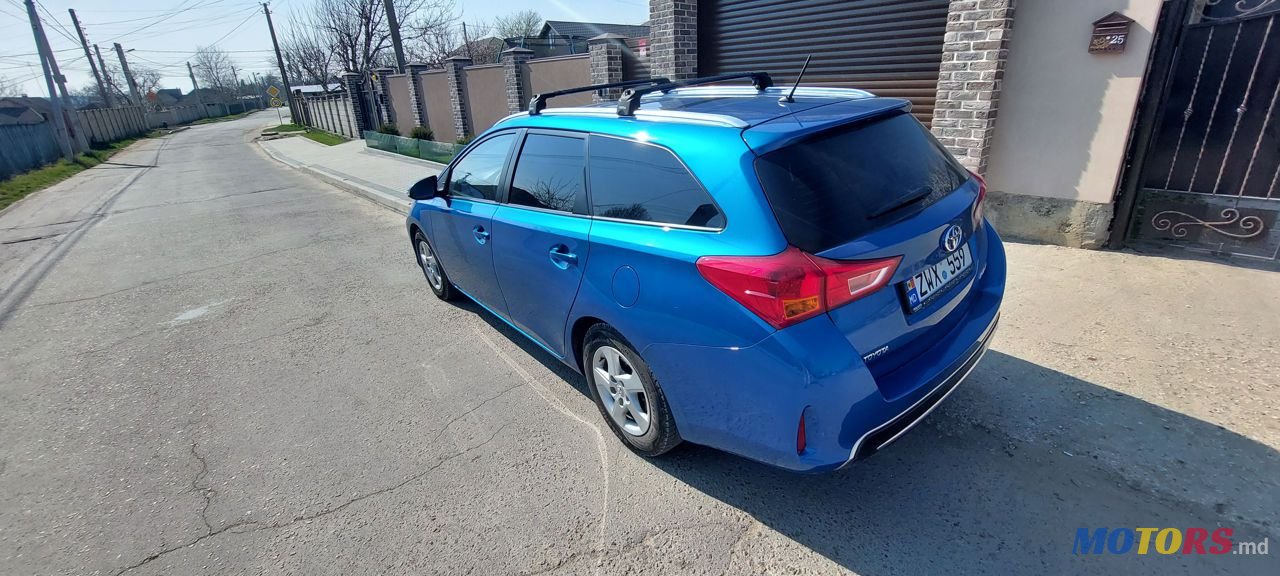 2013' Toyota Auris photo #4