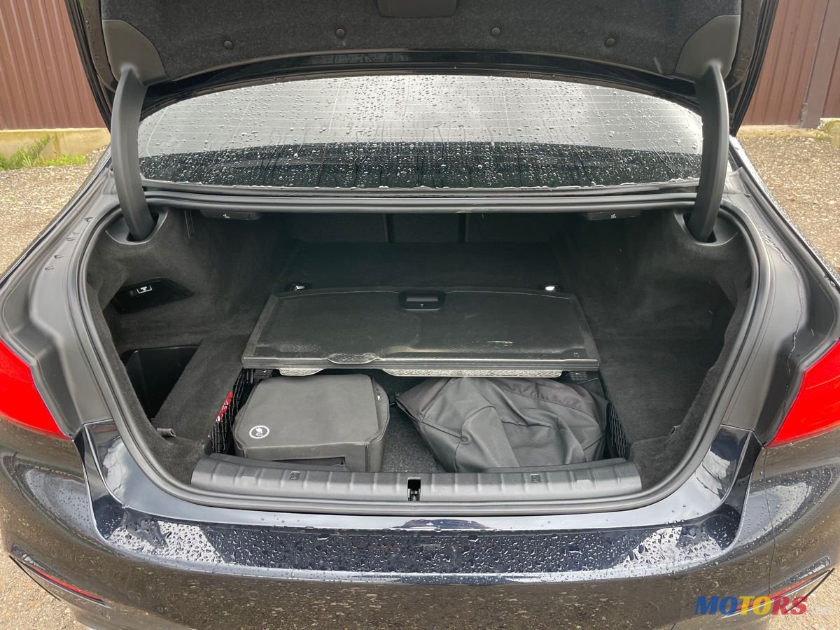 2020' BMW 5 Series photo #5