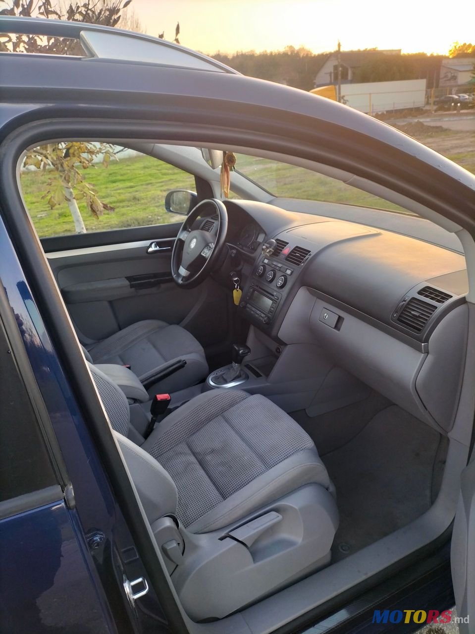 2005' Volkswagen Touran photo #5