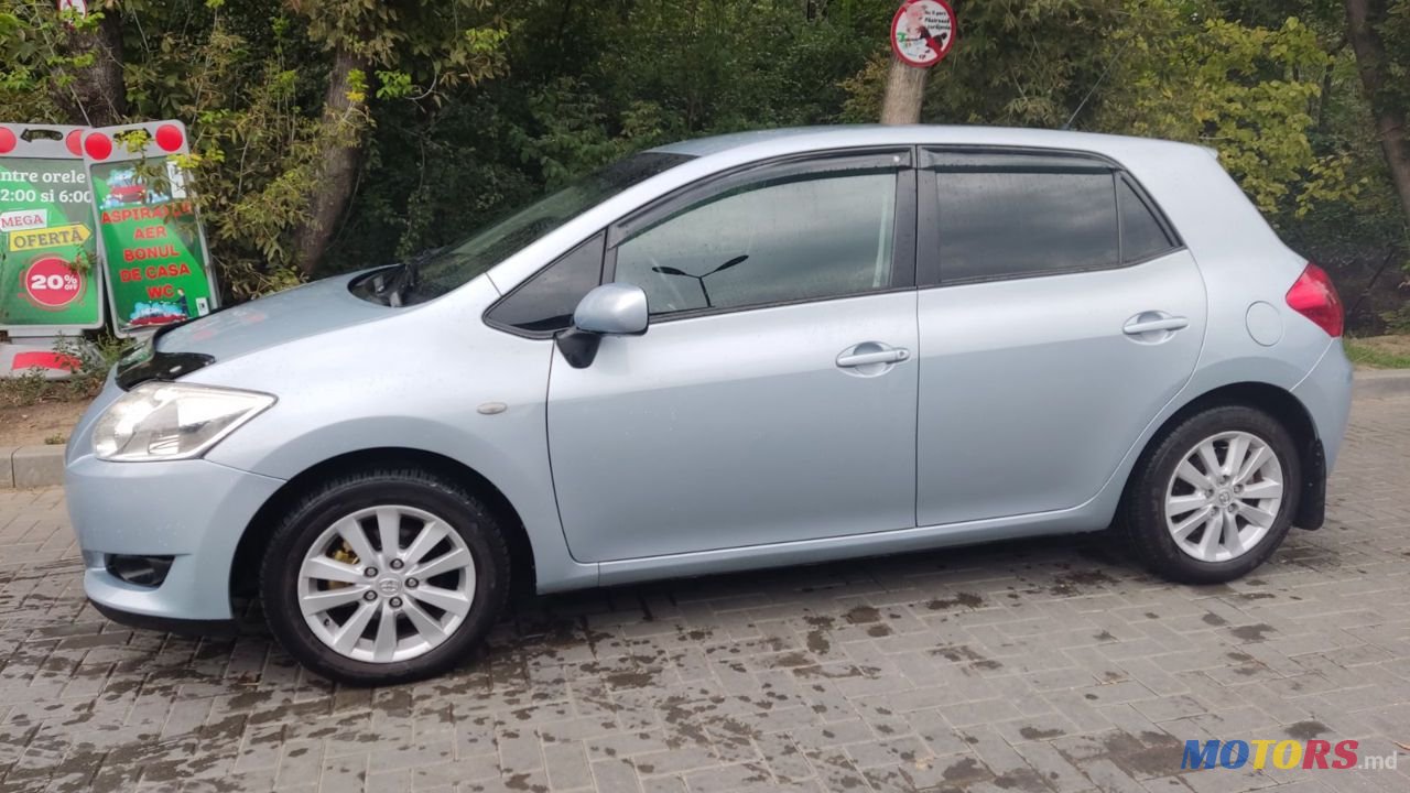 2009' Toyota Auris photo #2