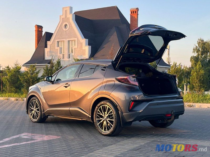 2018' Toyota C-HR photo #2