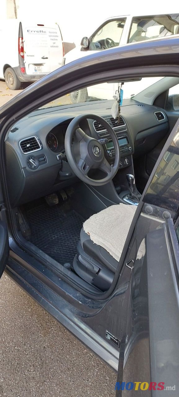 2011' Volkswagen Polo photo #3