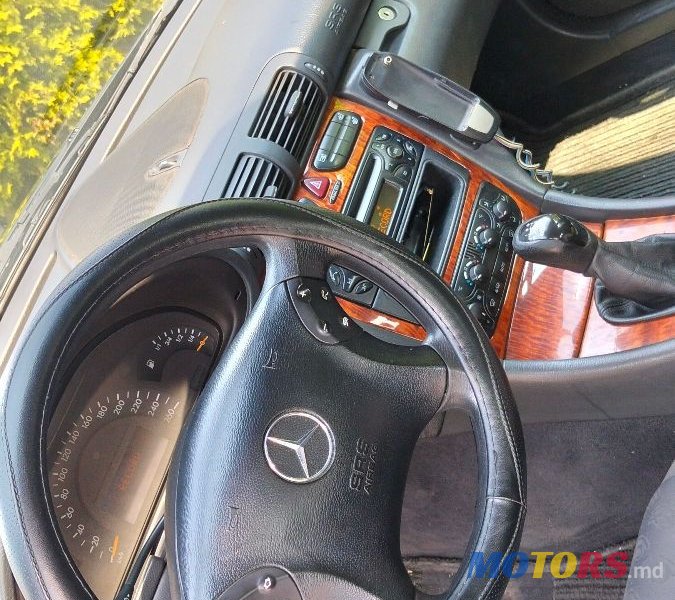 2002' Mercedes-Benz C-Class photo #4