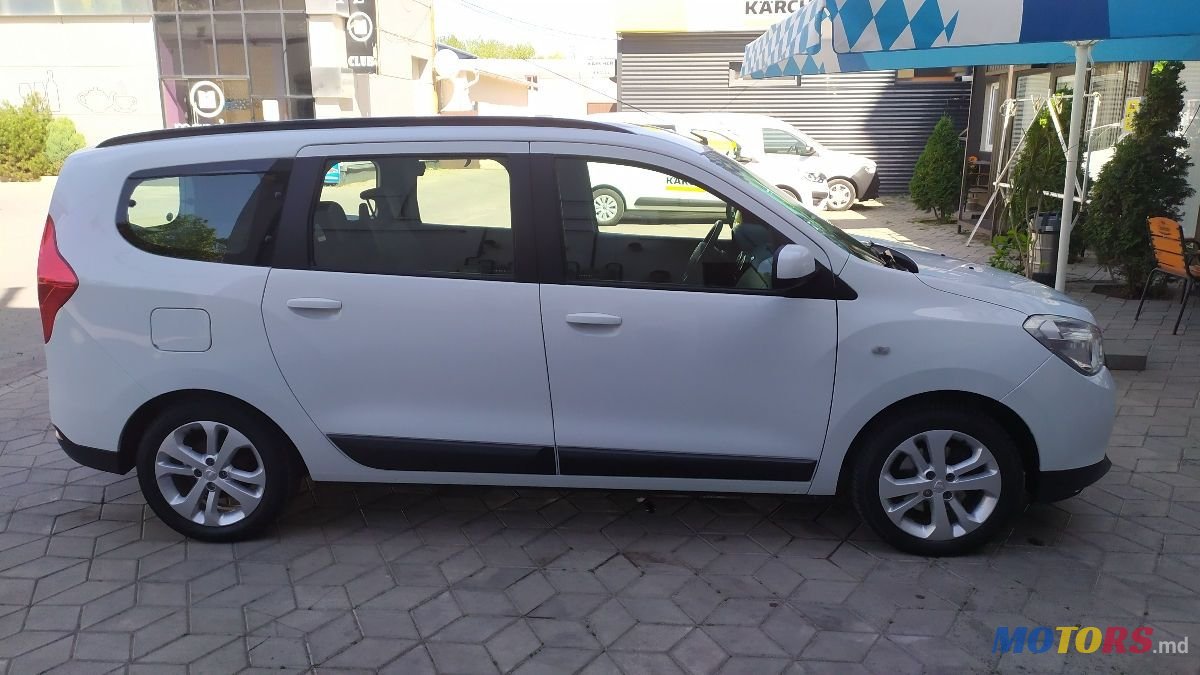 2013' Dacia Lodgy photo #5
