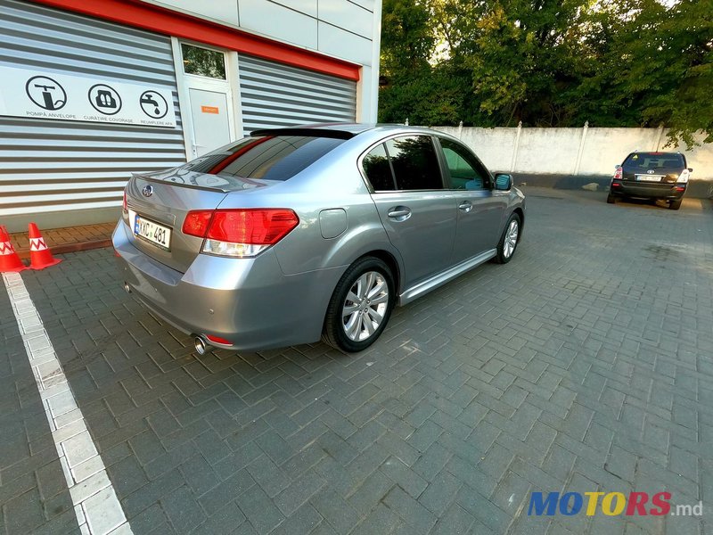 2010' Subaru Legacy photo #5