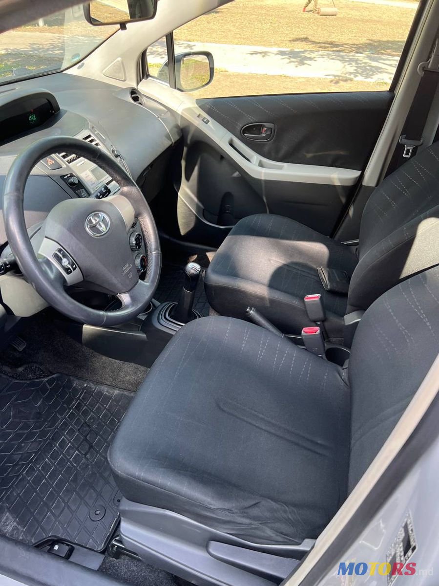 2006' Toyota Yaris photo #2