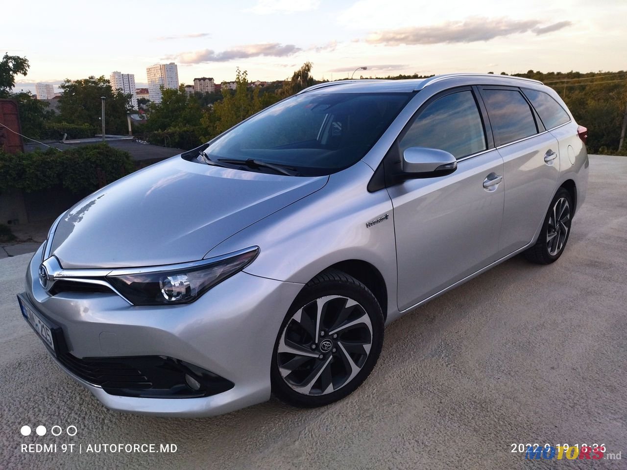 2016' Toyota Auris photo #3