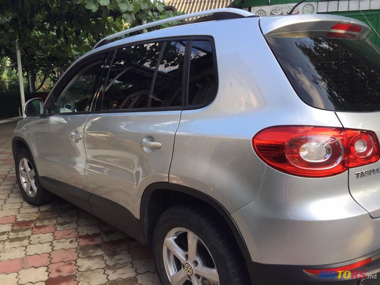 2010' Volkswagen Tiguan photo #3