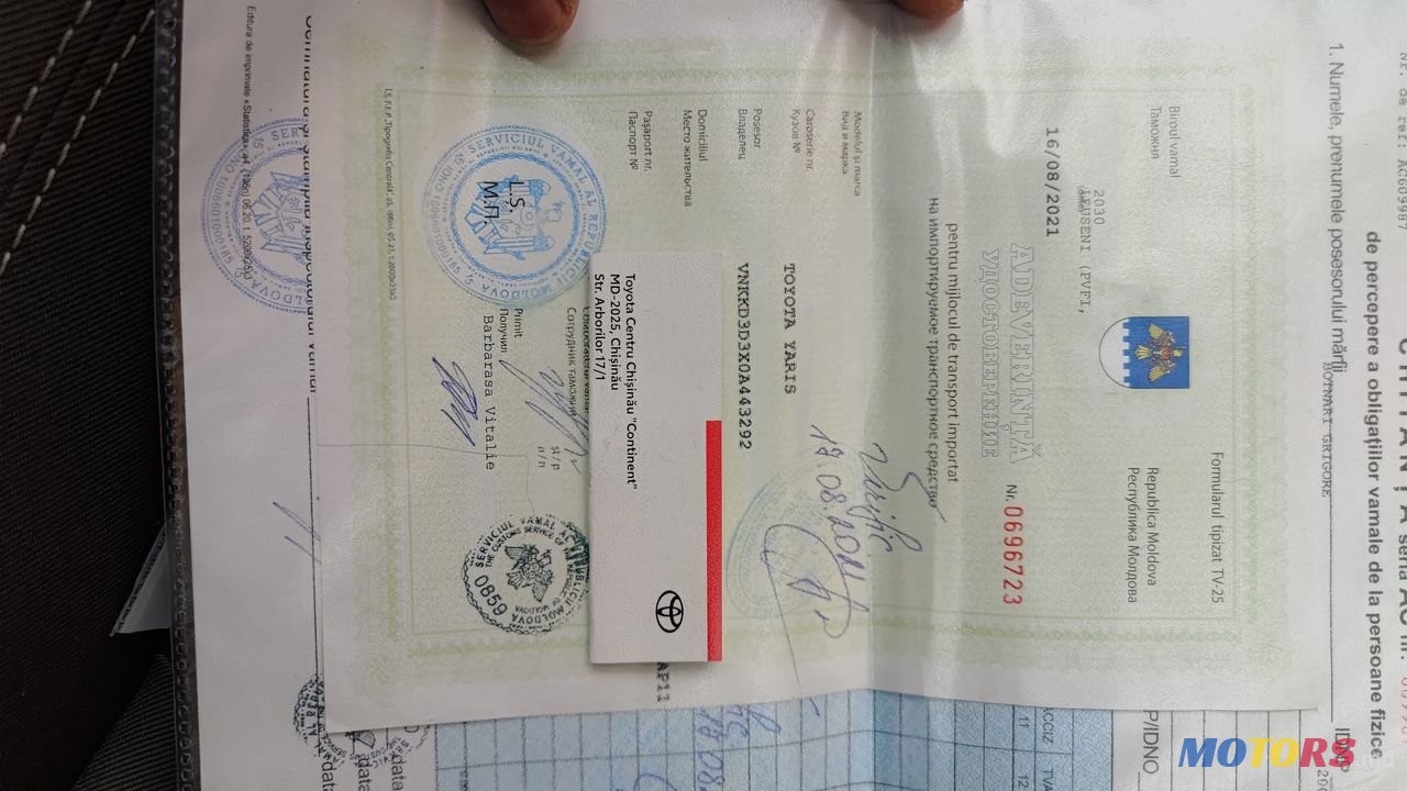 2018' Toyota Yaris photo #2