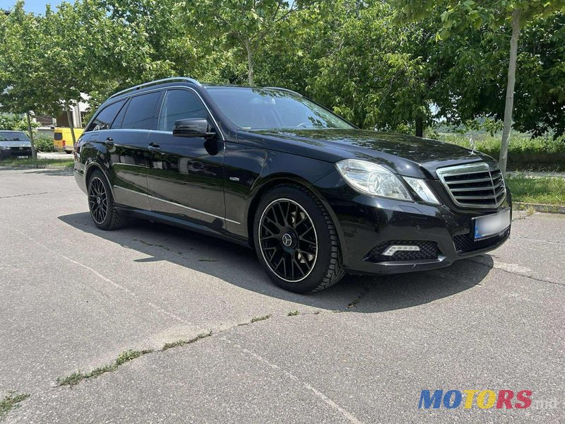 2010' Mercedes-Benz E-Class photo #2