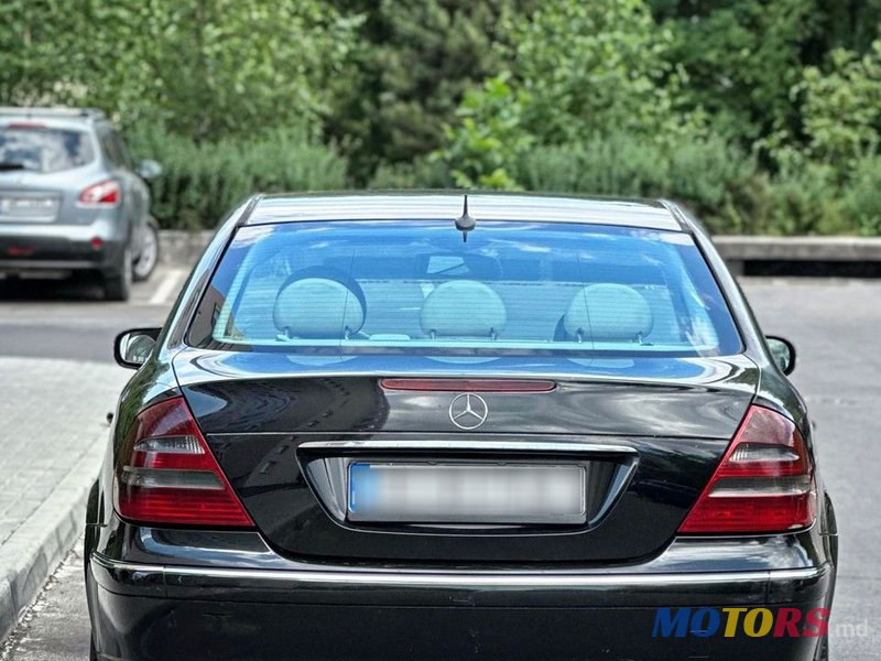 2005' Mercedes-Benz E Класс photo #5