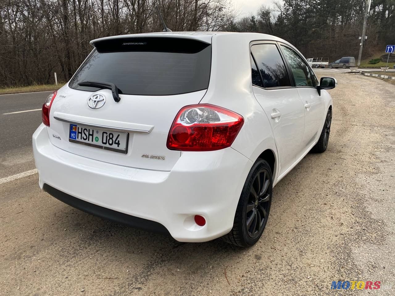 2011' Toyota Auris photo #3