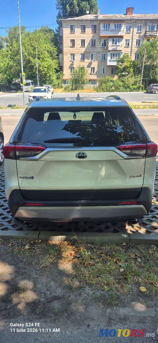 2019' Toyota RAV4 photo #2