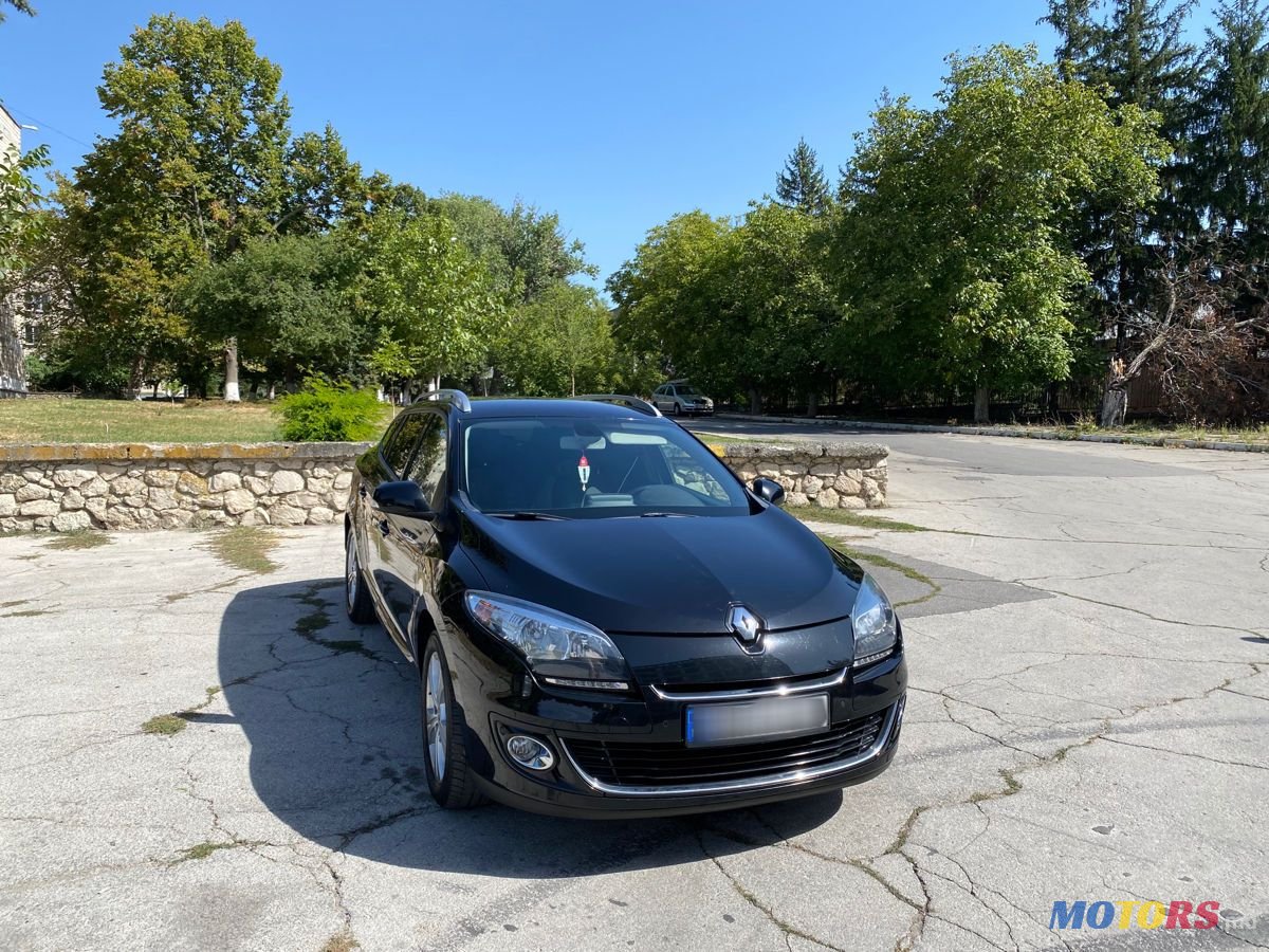 2013' Renault Megane photo #2