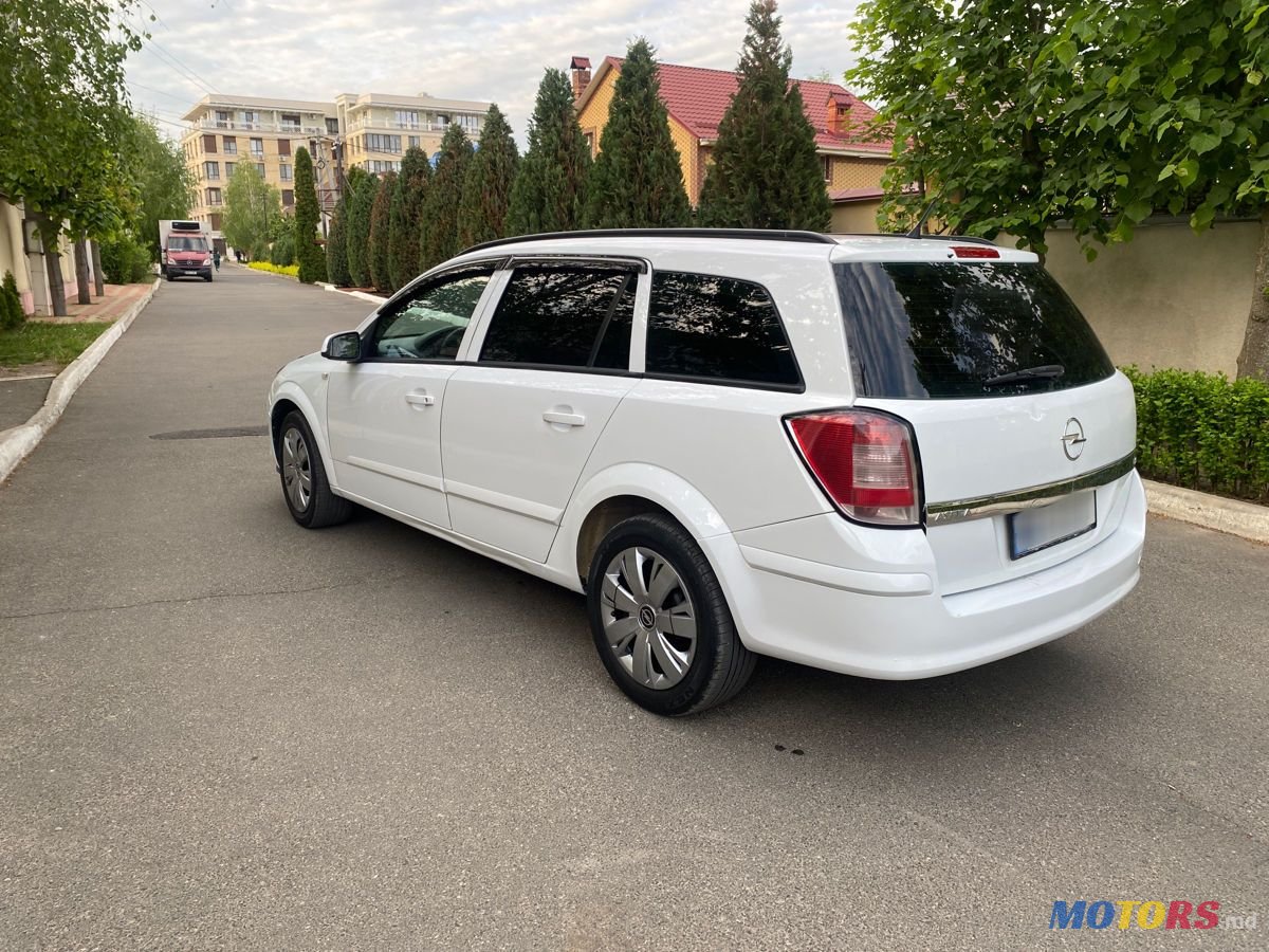 2008' Opel Astra photo #3