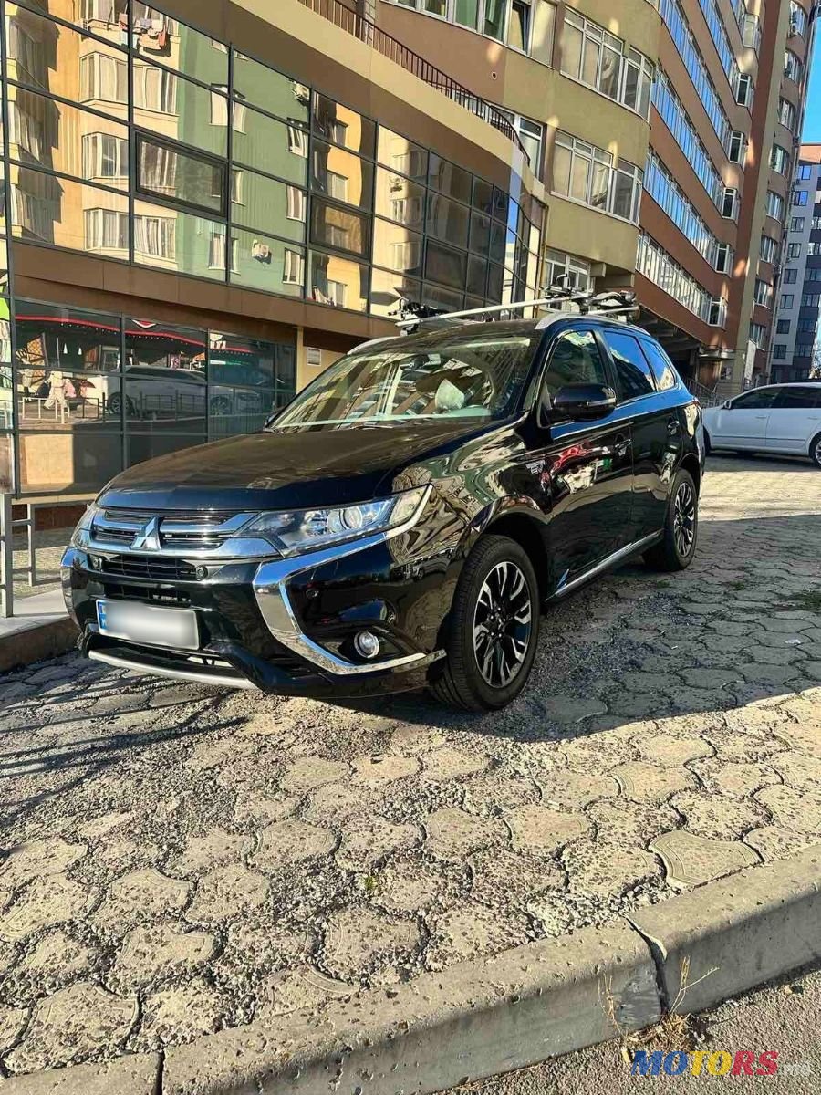 2015' Mitsubishi Outlander photo #1