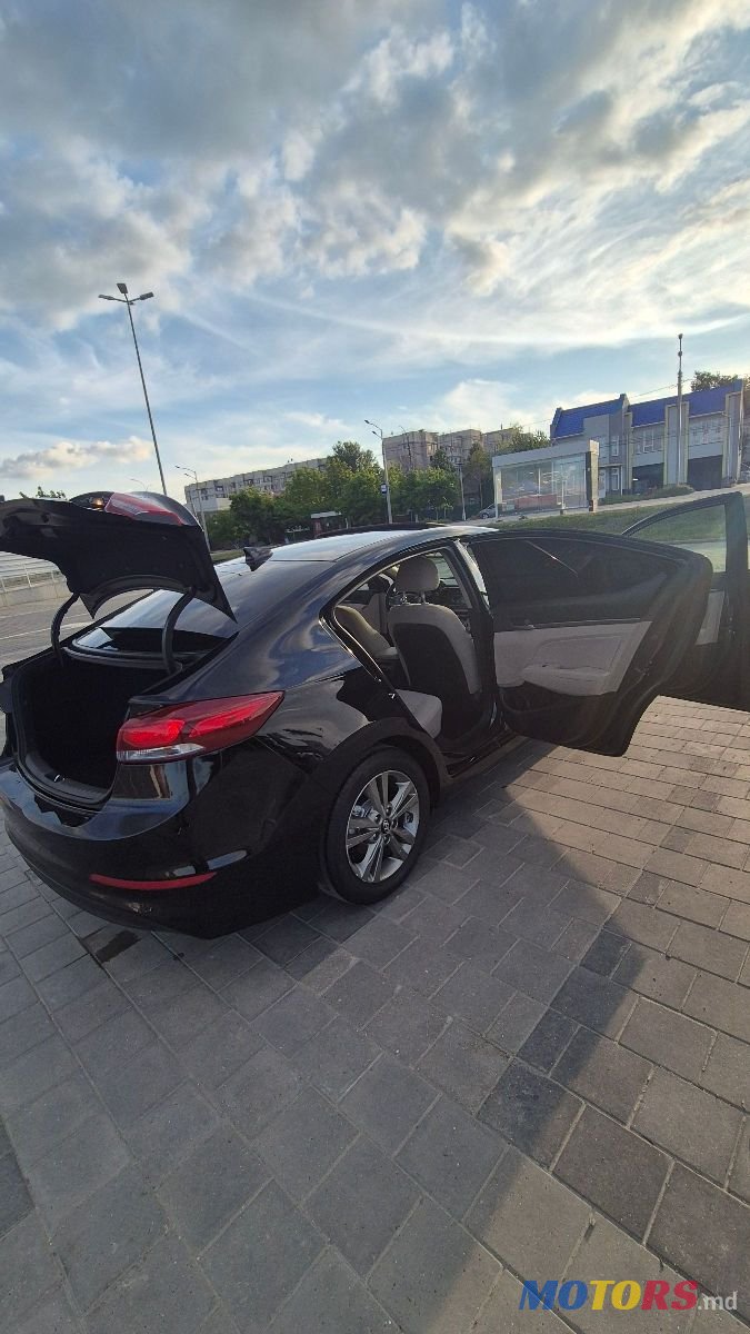 2018' Hyundai Elantra photo #2