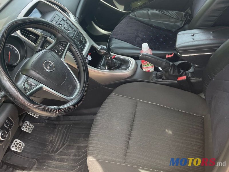 2010' Opel Astra photo #1