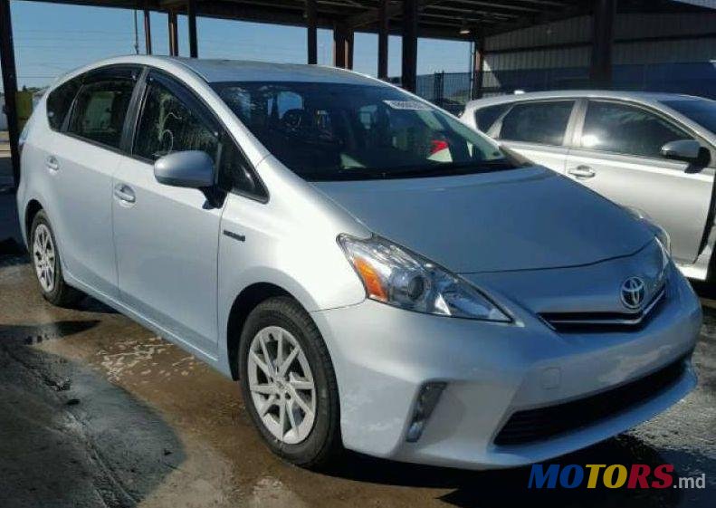 2014' Toyota Prius v photo #1