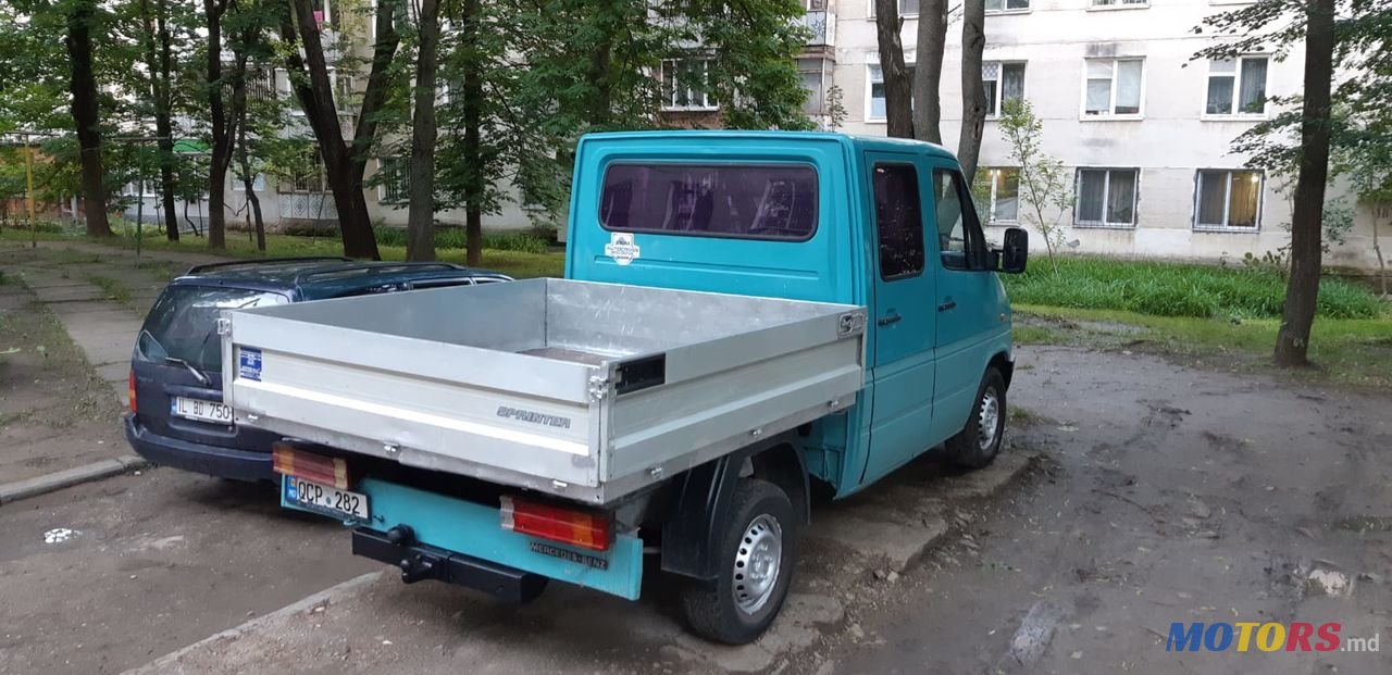 1998' Mercedes-Benz 212 D photo #1