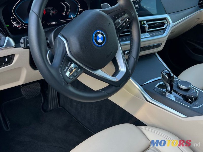 2022' BMW 3 Series photo #5