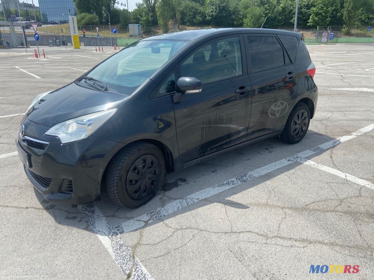 2011' Toyota Verso S photo #2