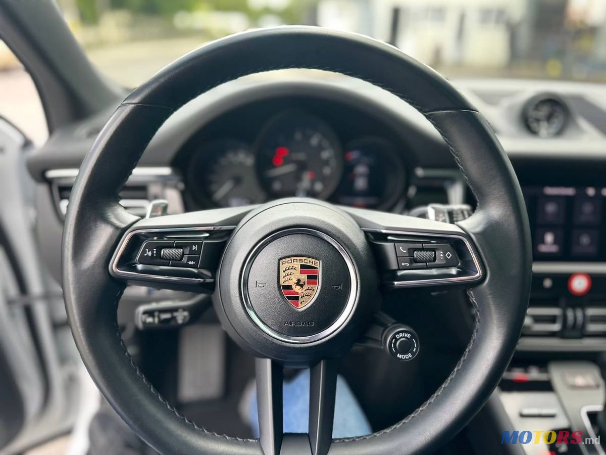 2022' Porsche Macan photo #6