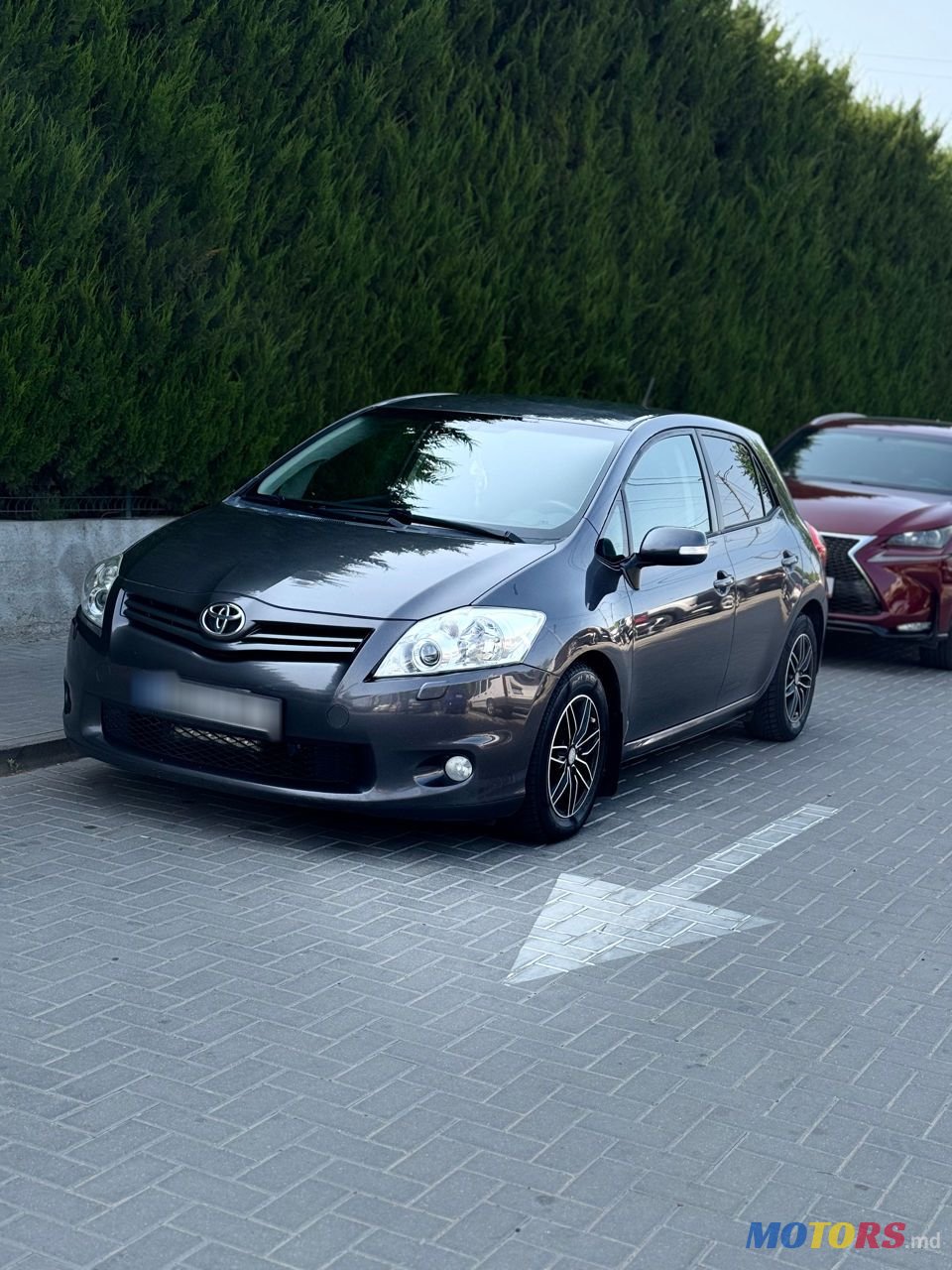 2011' Toyota Auris photo #2