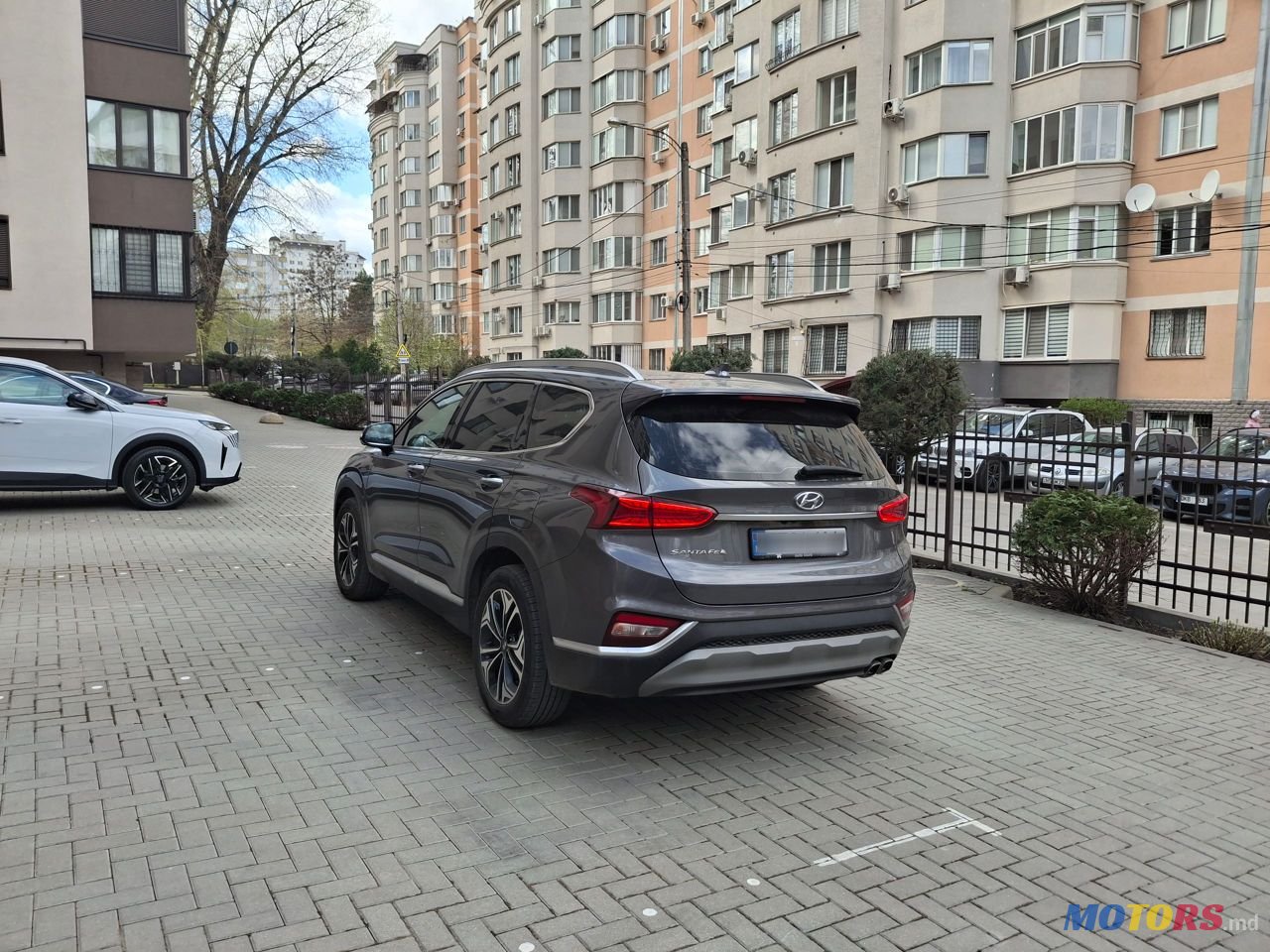 2020' Hyundai Santa Fe photo #3
