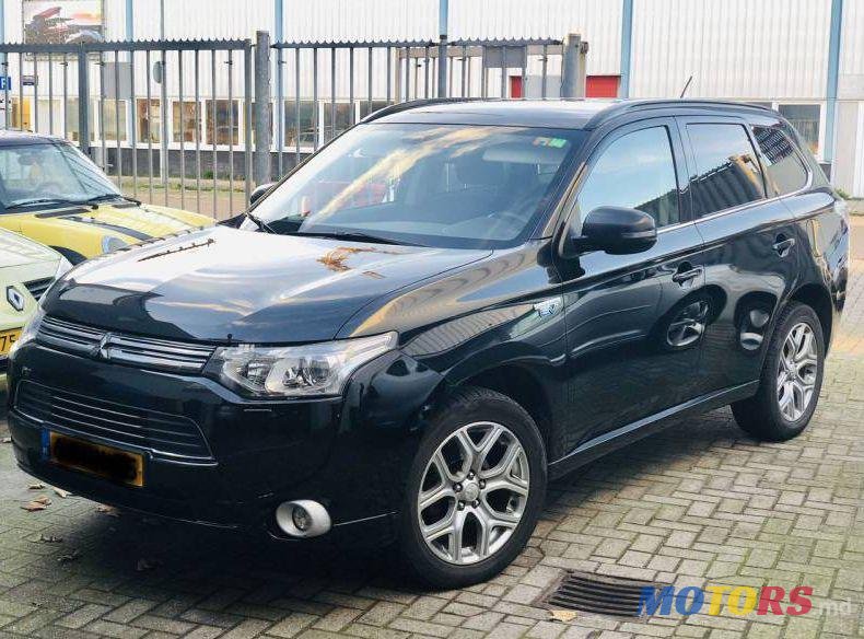 2013' Mitsubishi Outlander photo #1