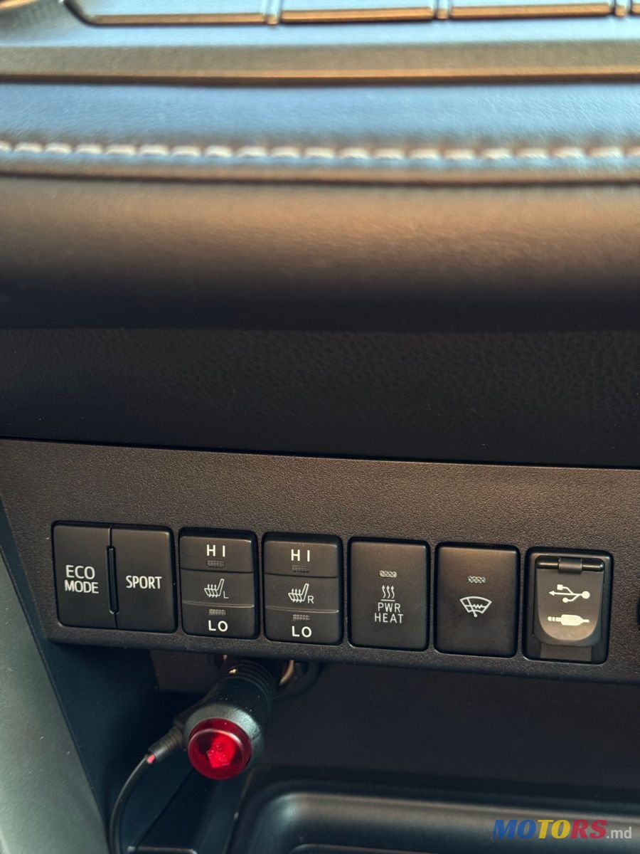 2014' Toyota RAV4 photo #5