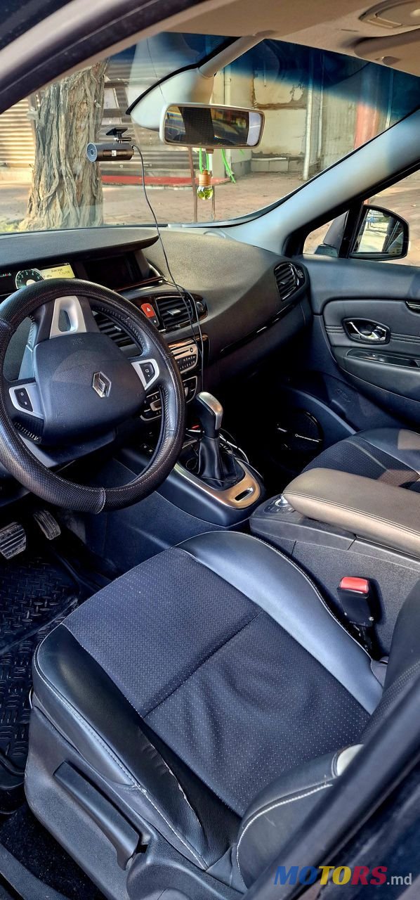 2011' Renault Grand Scenic photo #3