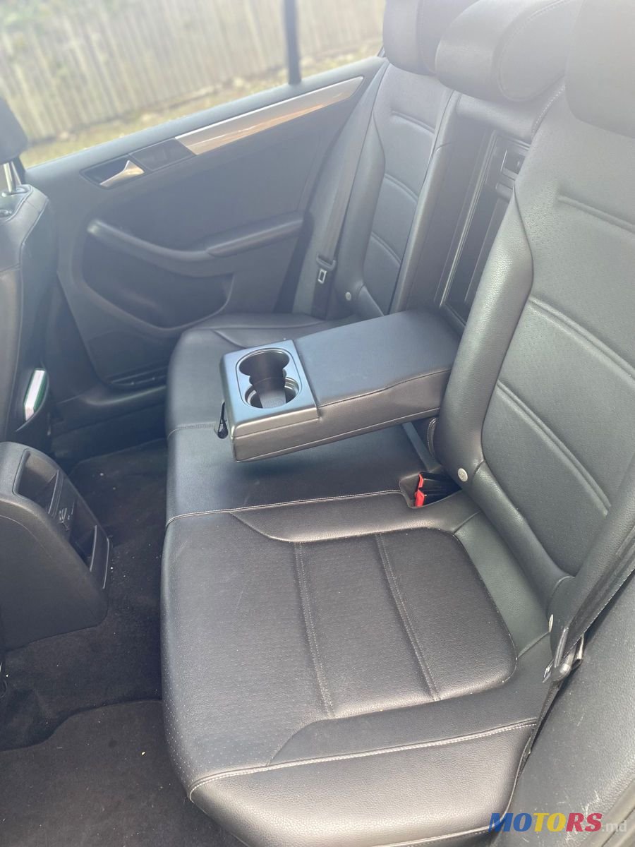 2018' Volkswagen Jetta photo #5