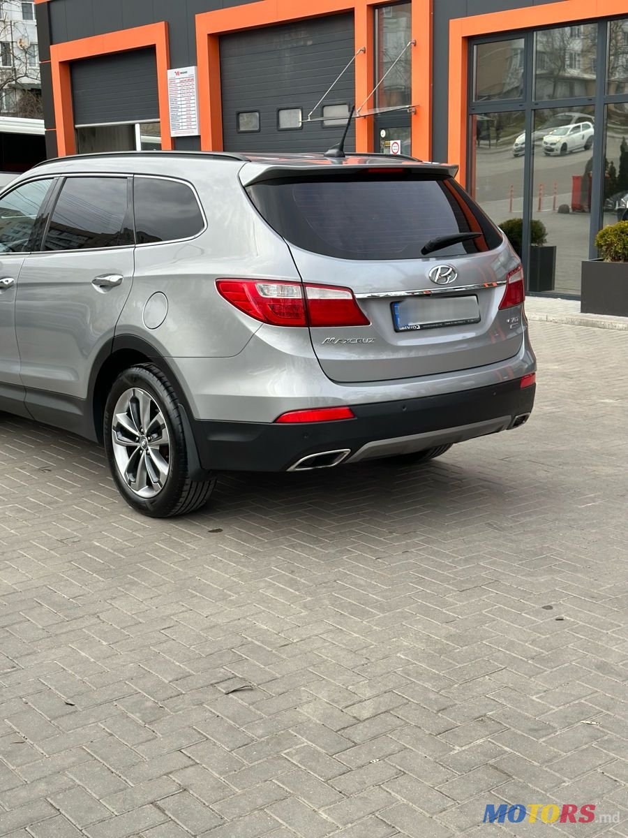 2013' Hyundai Santa Fe photo #4