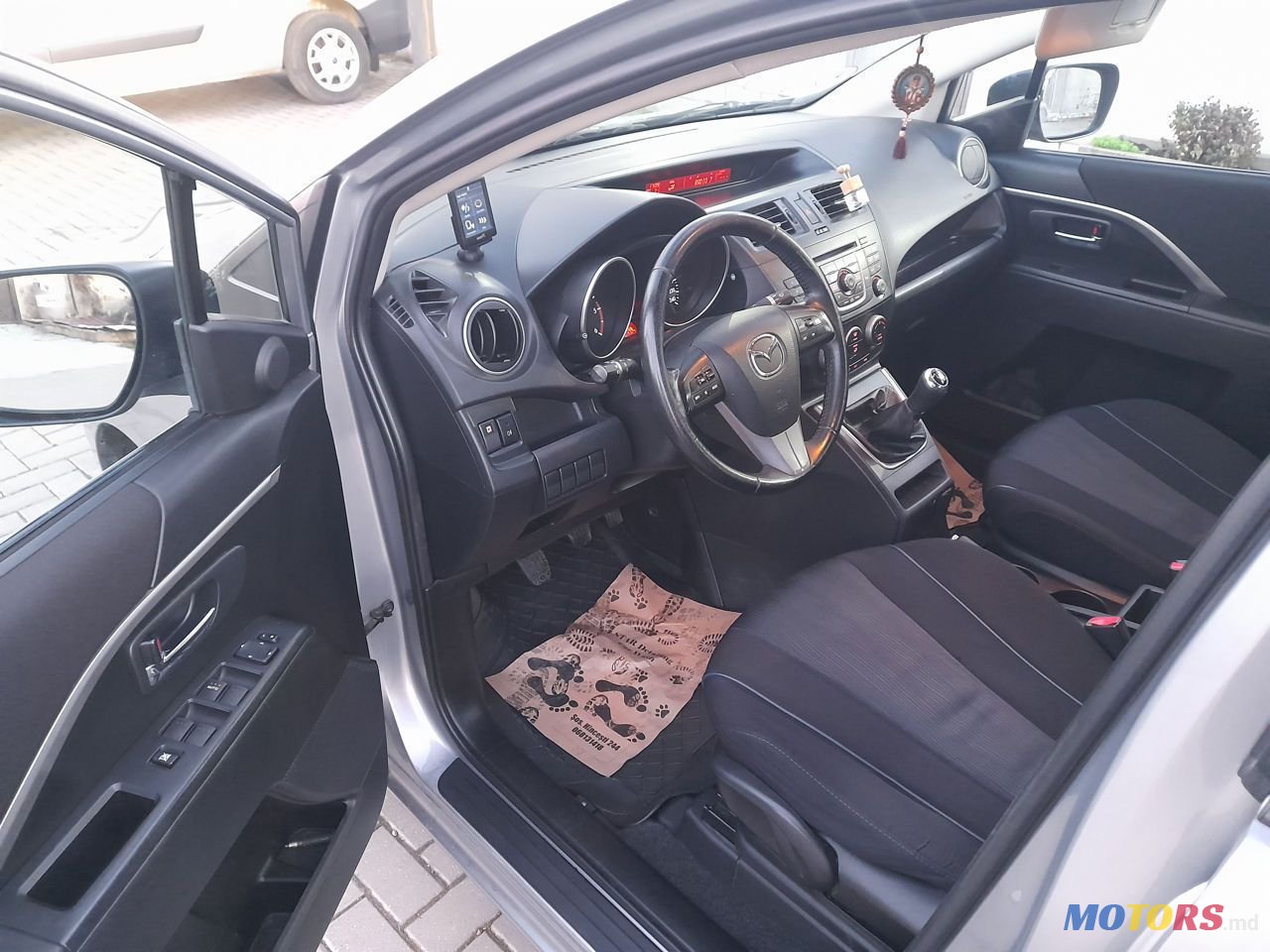 2011' Mazda 5 photo #6