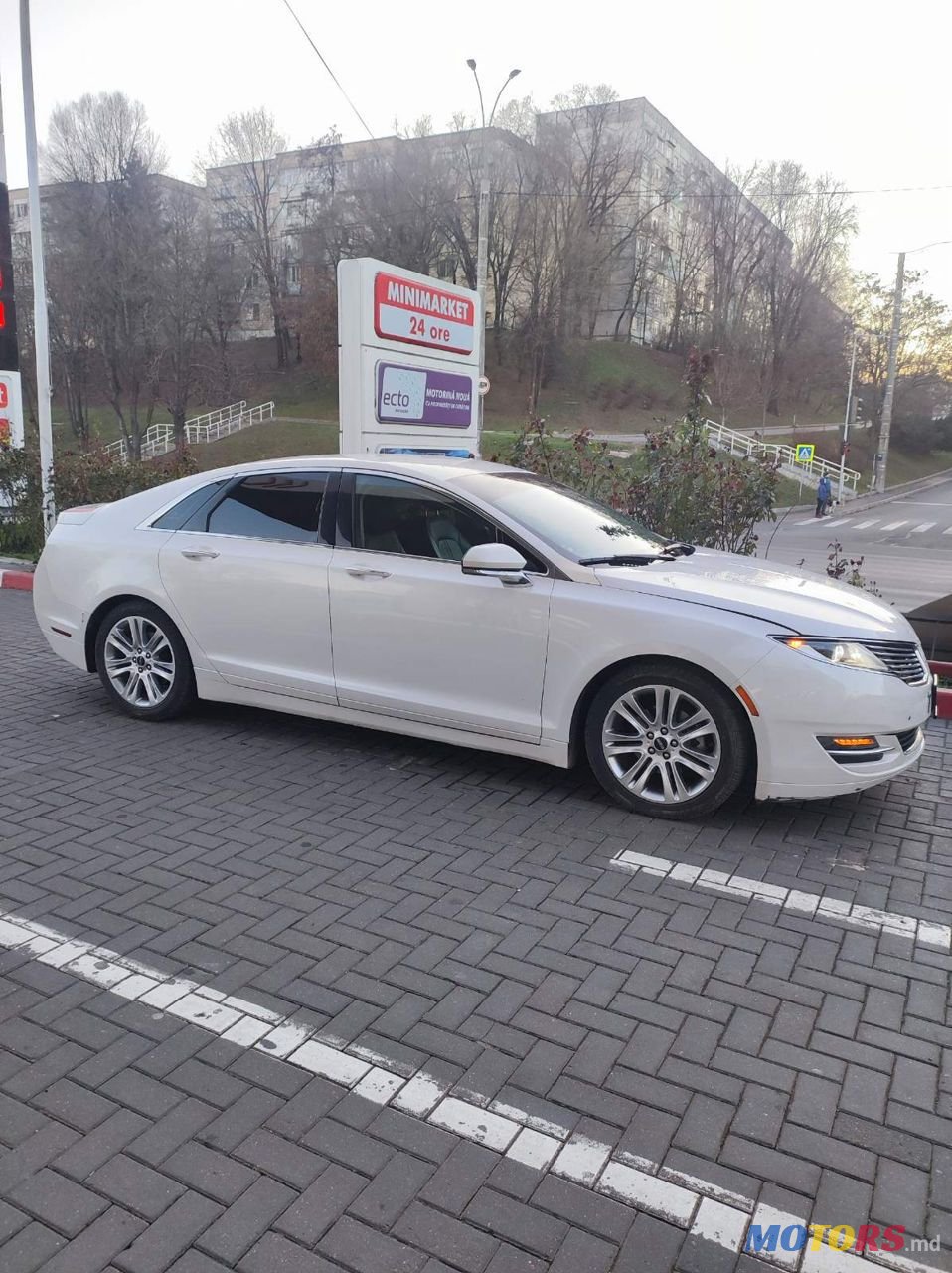 2015' Lincoln MKZ photo #4