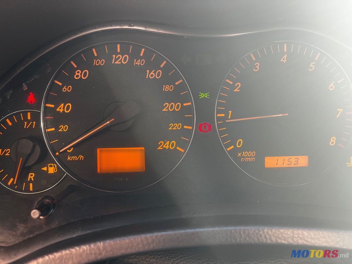 2005' Toyota Avensis photo #5